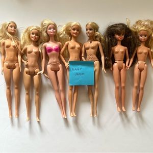 7 Barbie dolls lot